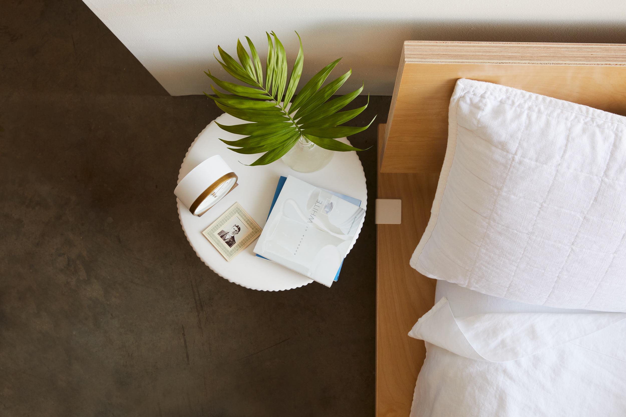 Home Decor White Bedroom story